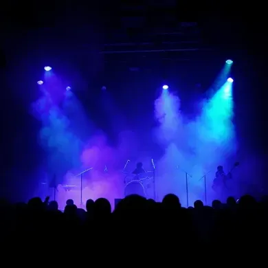 Konser musik, keajaiban musik, destinasi musik, konser hits, nikmati musik, konser seru, pengalaman konser, acara musik, hiburan konser, live musik, festival musik, perjalanan musik, penikmat musik, konser terkini, konser di kota, musik tanpa batas, ritme musik, penampilan langsung, keunikan konser, perjalanan konser.